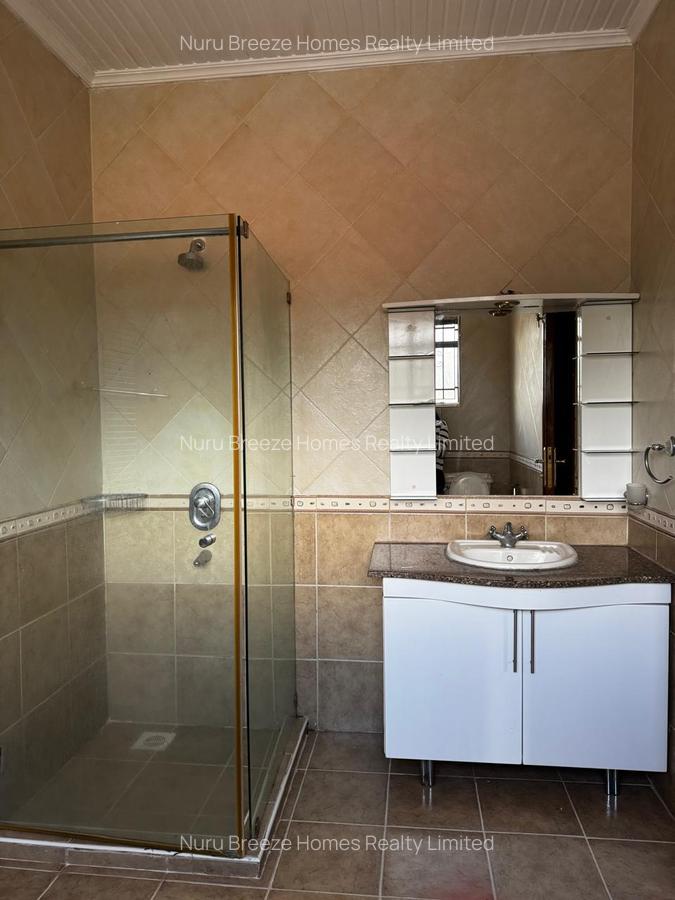 4 Bed Townhouse with En Suite in Brookside - 12