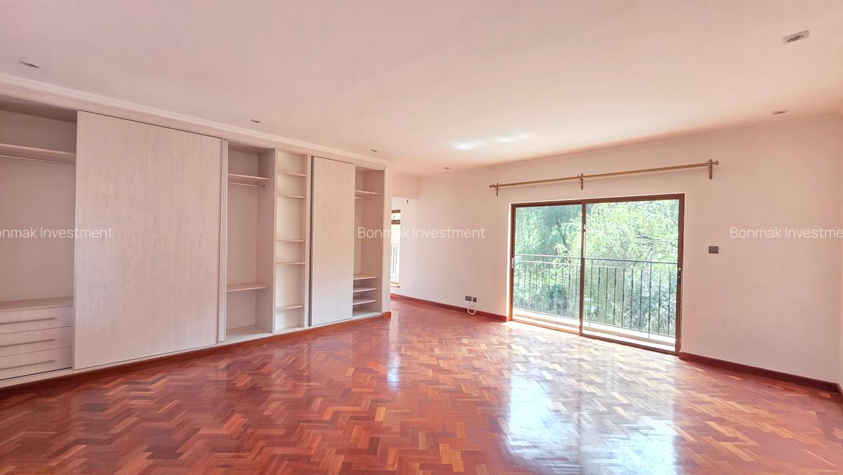 5 Bed Townhouse with En Suite at Lavington Green. - 8