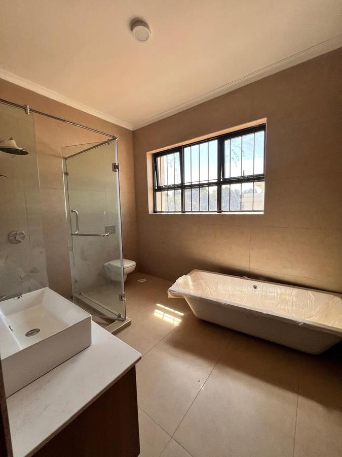 6 Bed Villa with Swimming Pool in Loresho - 17
