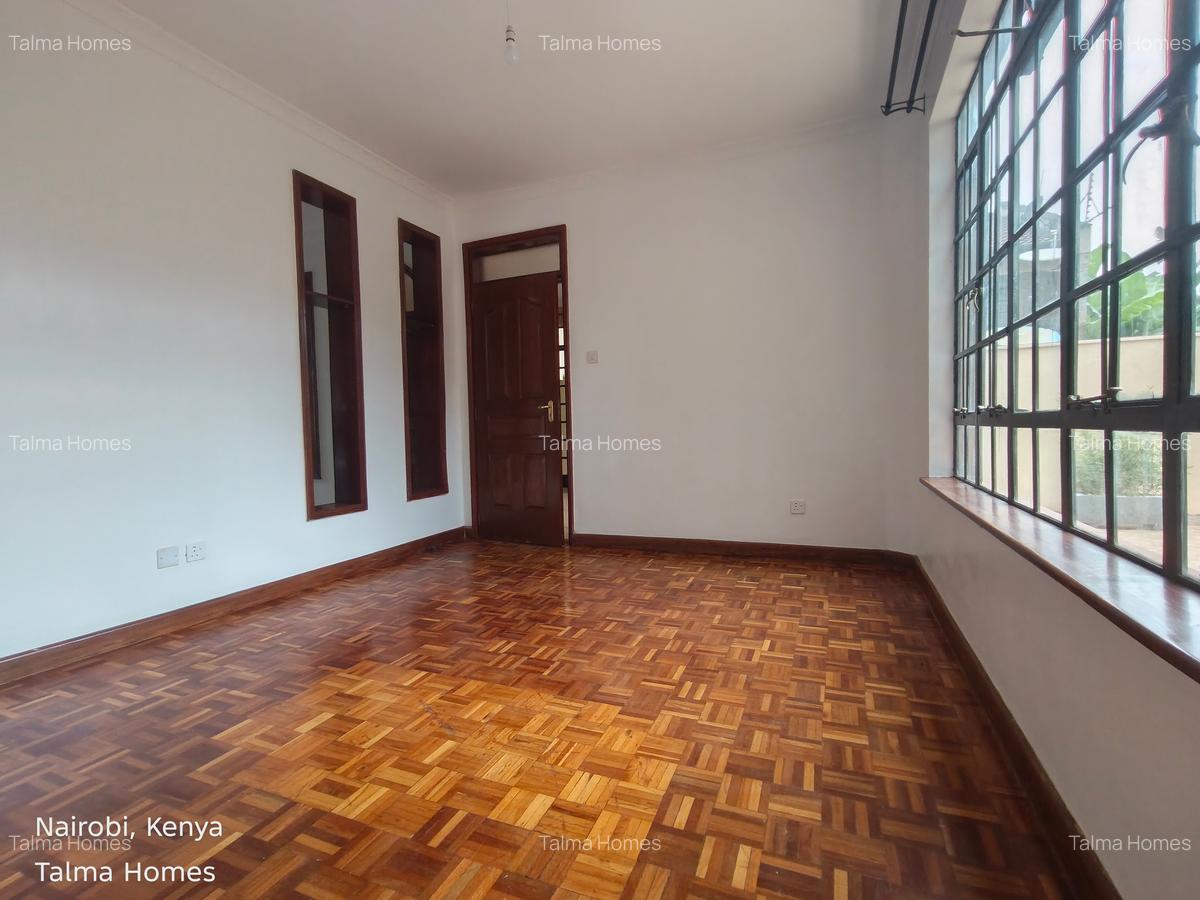 4 Bed Townhouse with En Suite at Lavington - 4