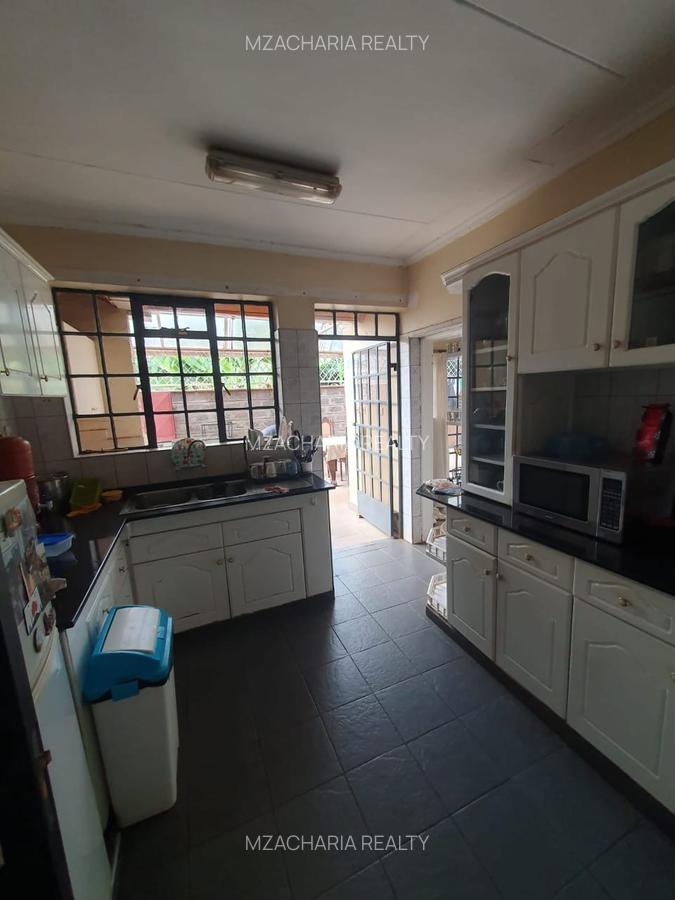 4 Bed House with En Suite in Nyari - 11