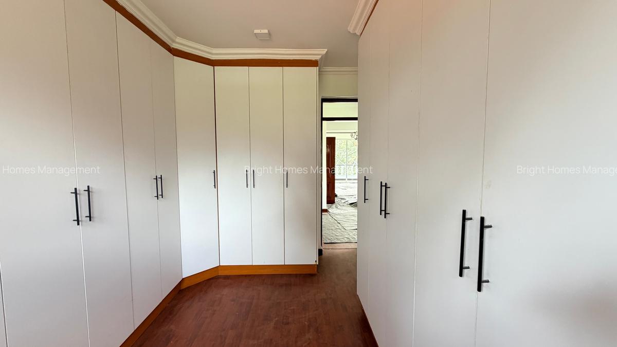 5 Bed Villa with En Suite in Windsor - 19