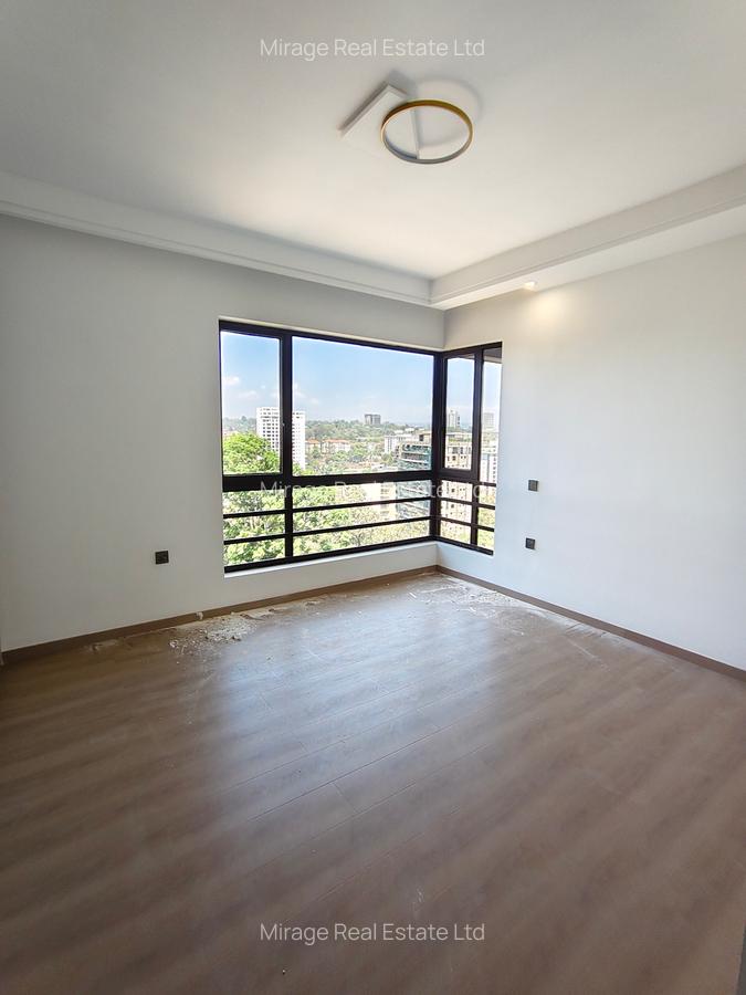 3 Bed Apartment with En Suite in Riverside - 13