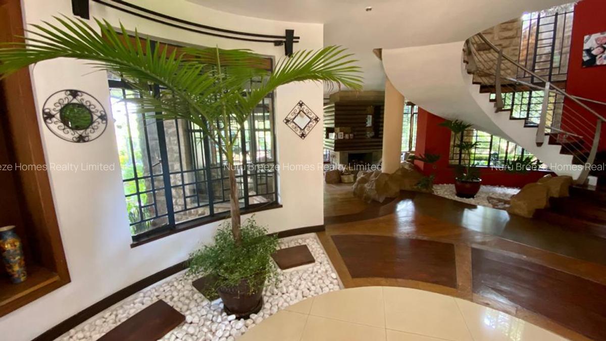 5 Bed Townhouse with En Suite in Lake View - 8