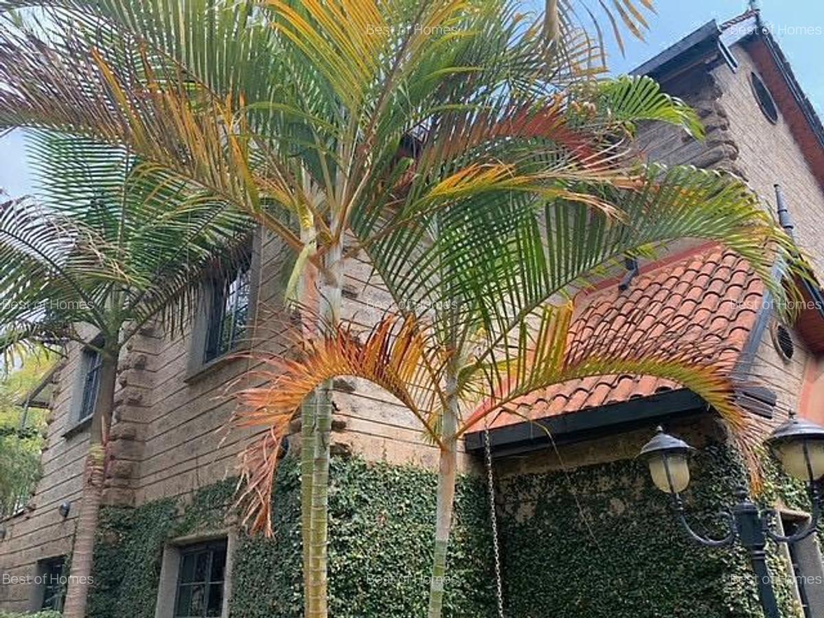 5 Bed Townhouse with En Suite in Lavington - 1