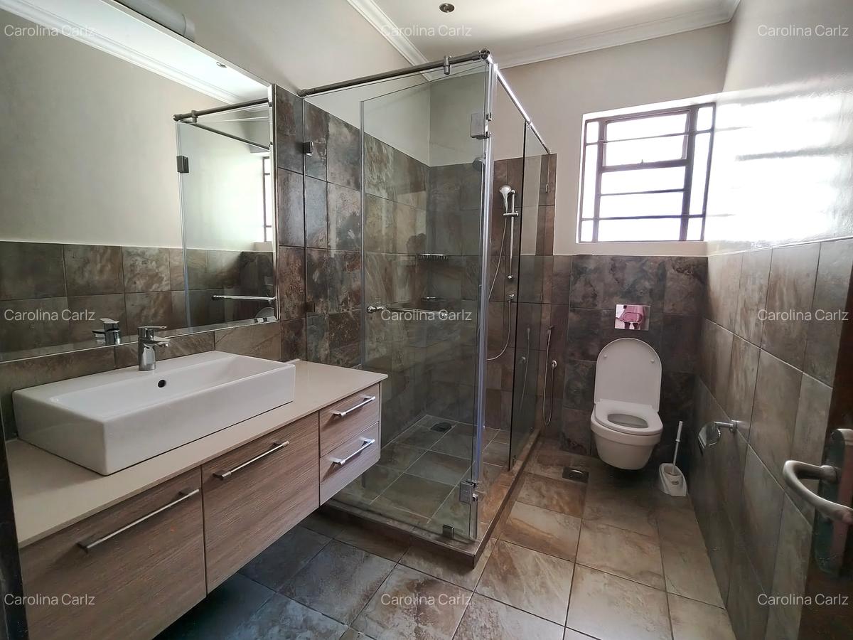 5 Bed House with En Suite in Lake View - 19