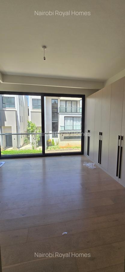 5 Bed Townhouse with En Suite at Lavington Green - 12