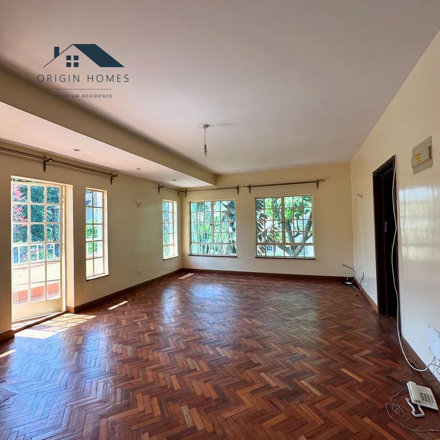 5 Bed Townhouse with En Suite at Lavington - 3