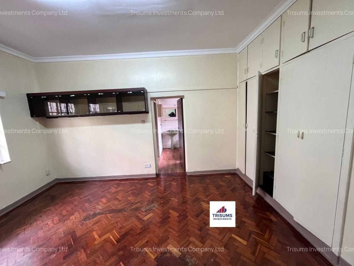 5 Bed Townhouse with En Suite at Prp7+494 - 11