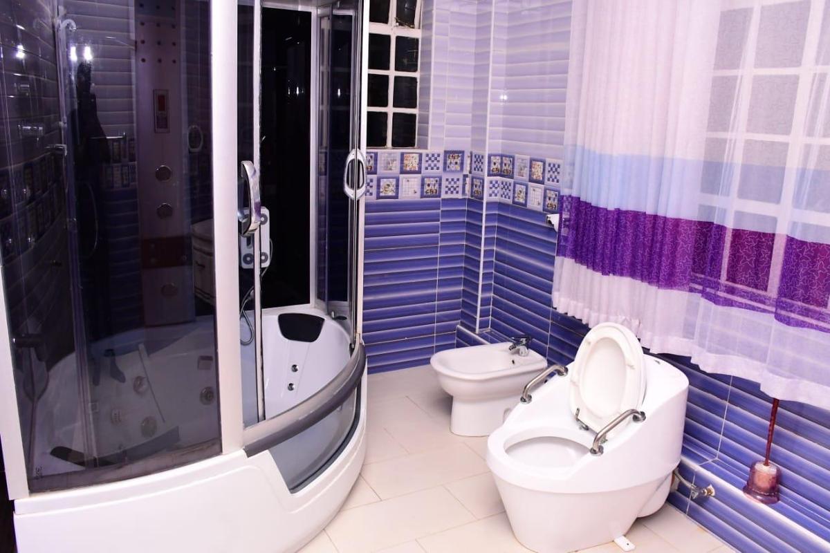 6 Bed House with En Suite in Garden Estate - 3