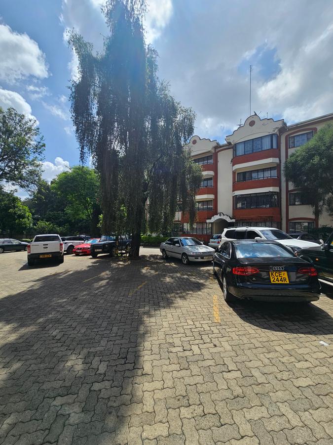 3 Bed Apartment with En Suite at Lavington - 20