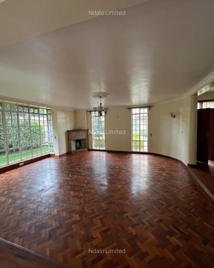 5 Bed Townhouse with En Suite at Lavington - 2