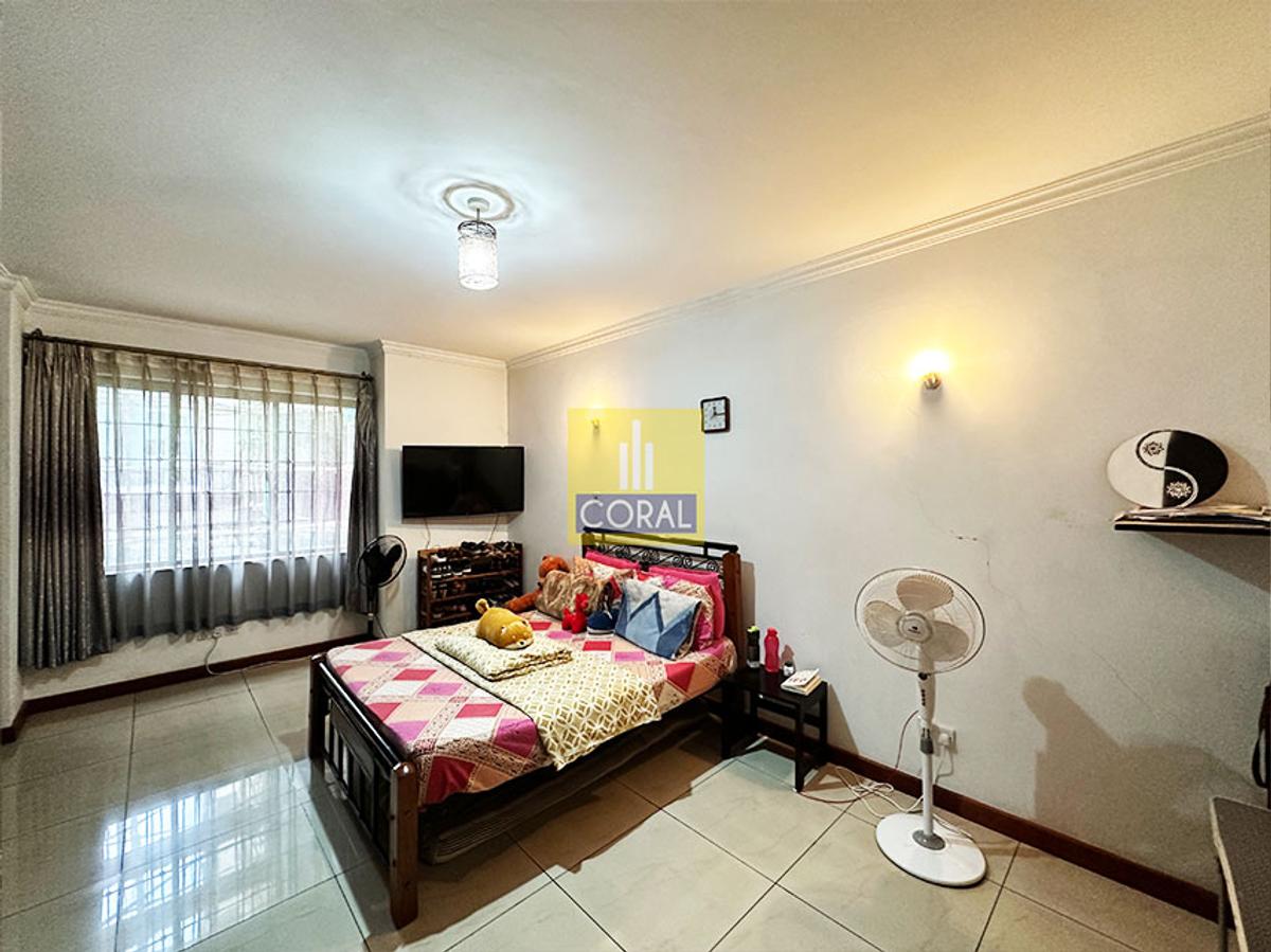 4 Bed Apartment in Parklands - 12