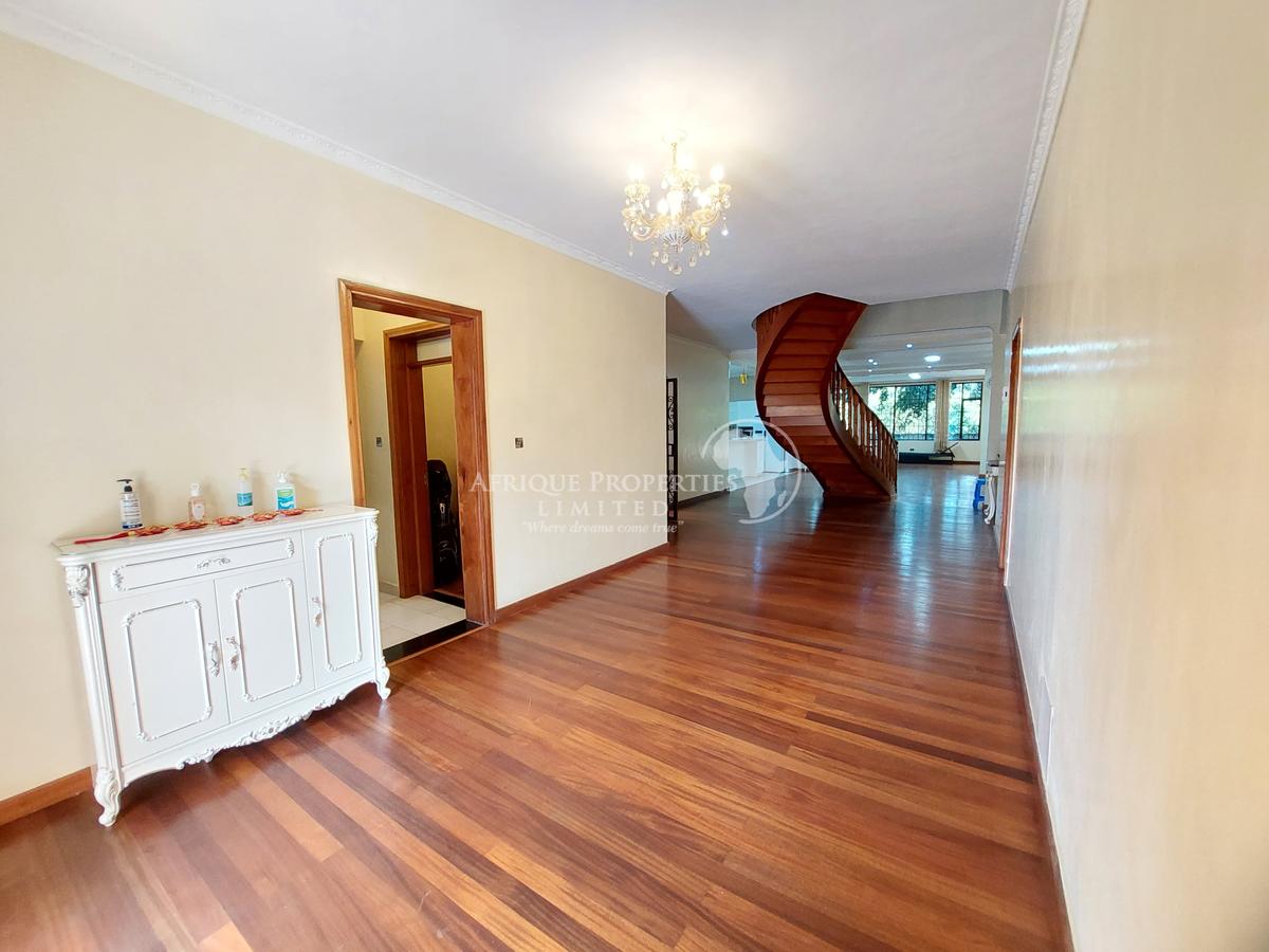 5 Bed Villa with En Suite in Gigiri - 3