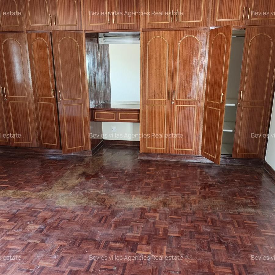 5 Bed Villa with En Suite in Spring Valley - 13