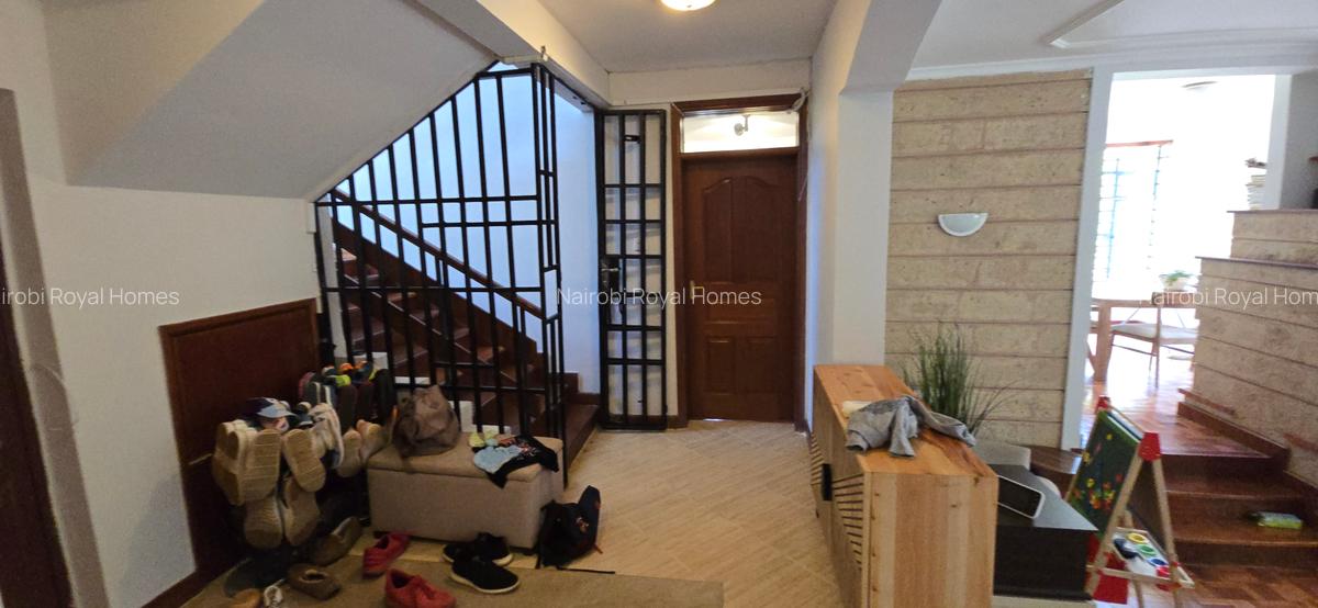 4 Bed House with En Suite at Rosslyn Heghts - 19