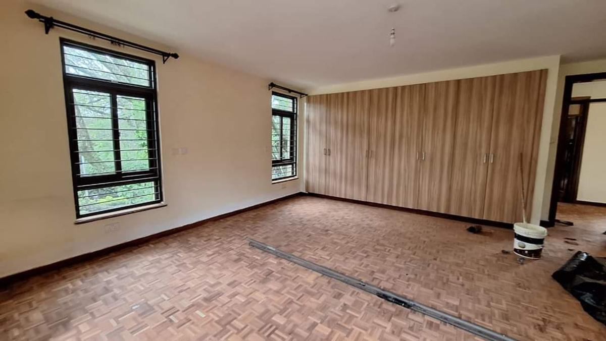 5 Bed Townhouse with En Suite at Lavington - 4