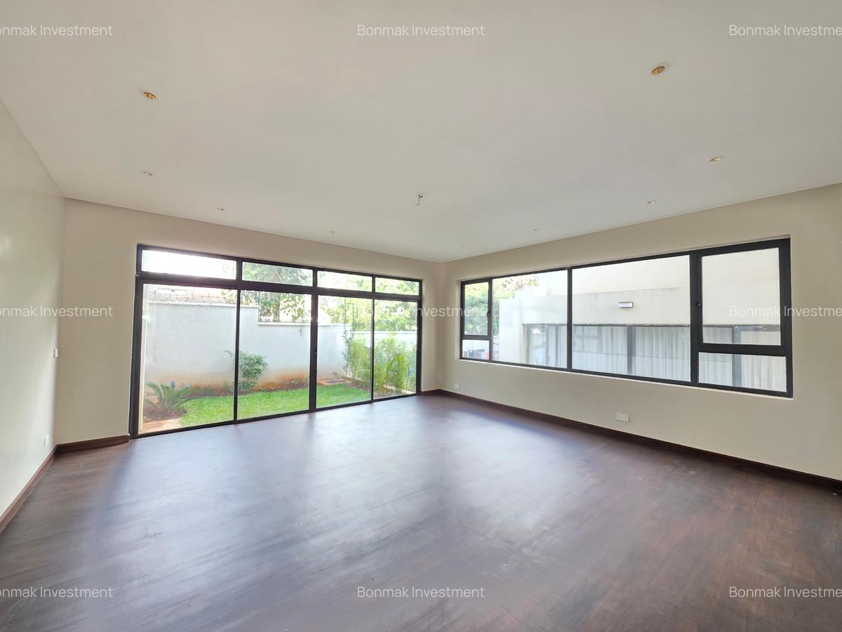5 Bed Townhouse with En Suite at Manyani East. - 5