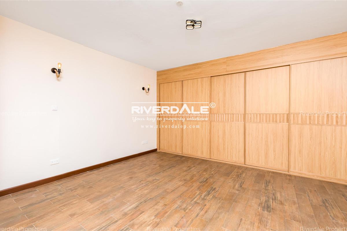 4 Bed Apartment with En Suite in Westlands Area - 14