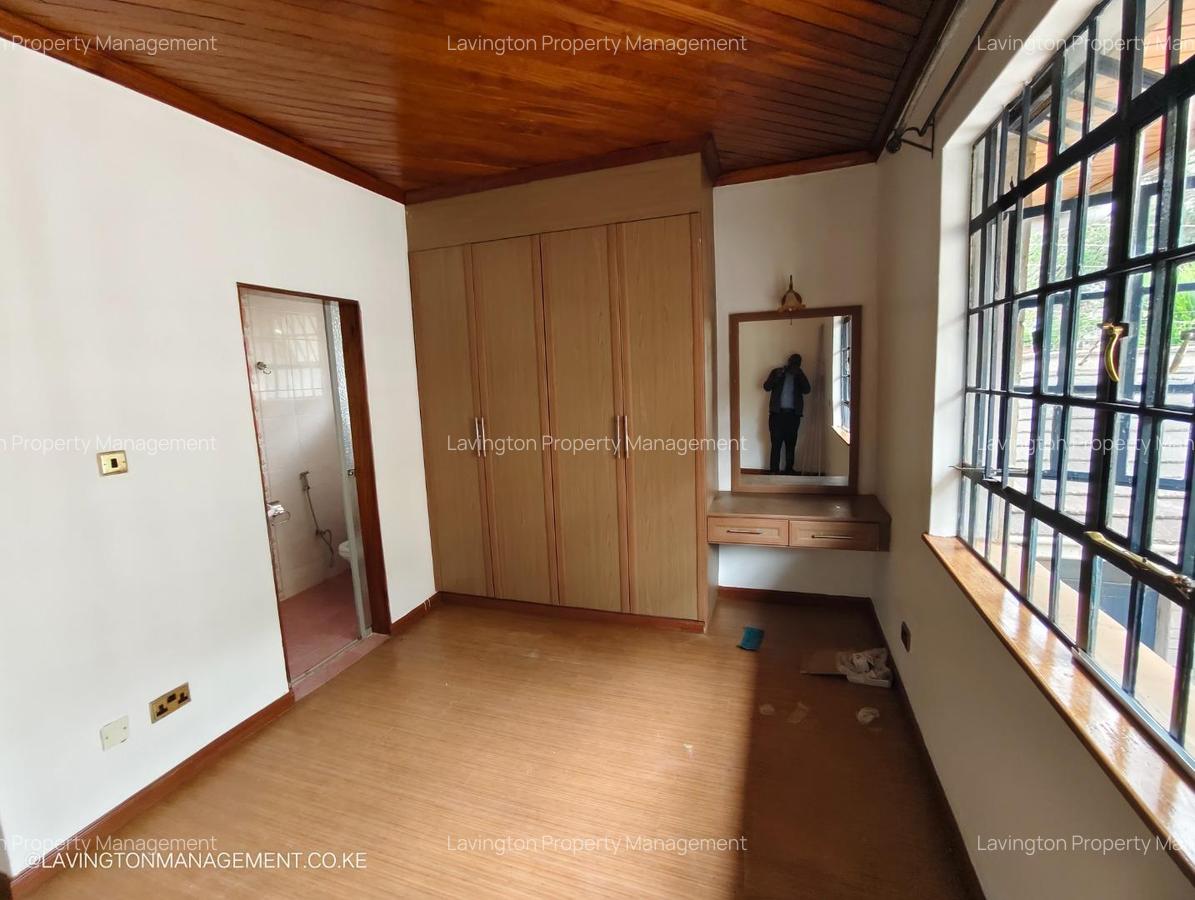 5 Bed Townhouse with En Suite at Lavington - 14