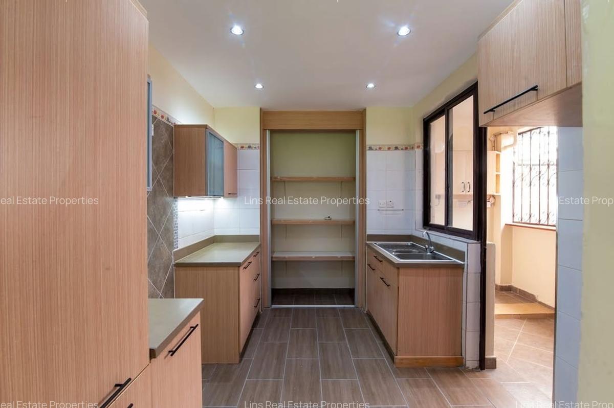 4 Bed Townhouse with En Suite in Ridgeways - 9