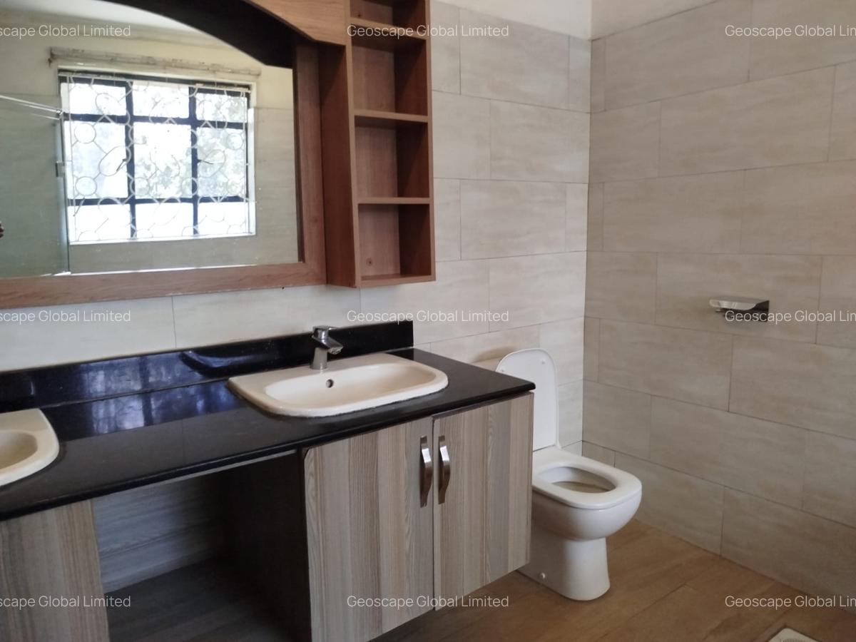 6 Bed House with En Suite in Runda - 9