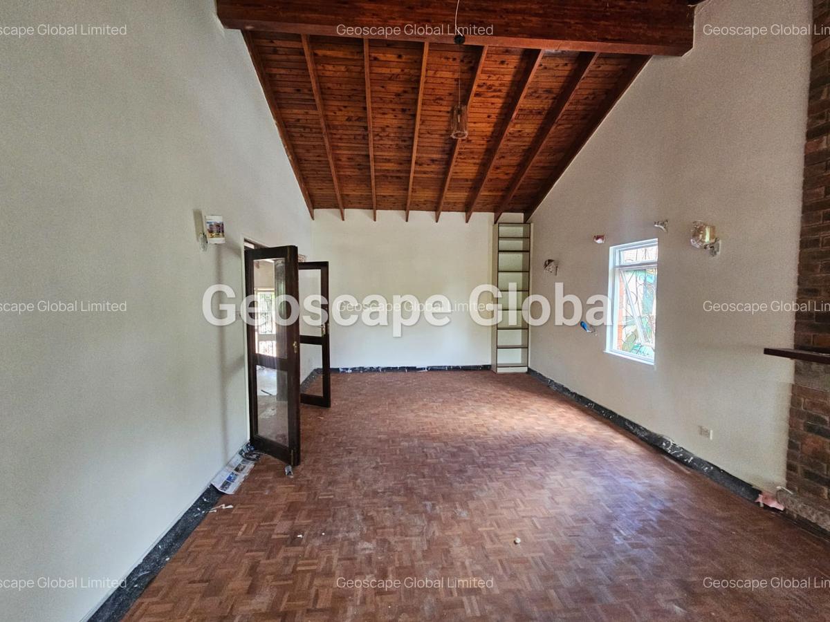 4 Bed House with En Suite in Runda - 2