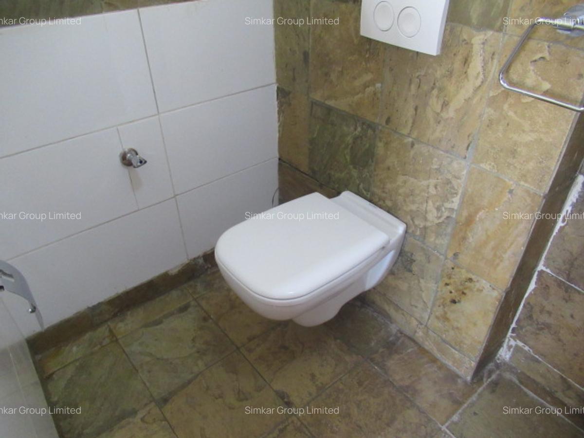 4 Bed Apartment with En Suite at Riverside Drive - 15