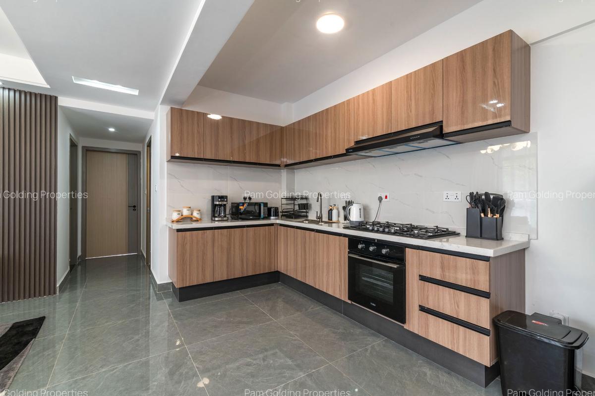 2 Bed Apartment with En Suite in Riverside - 5