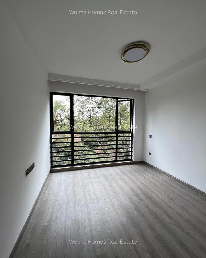 3 Bed Apartment with En Suite in Riverside - 16