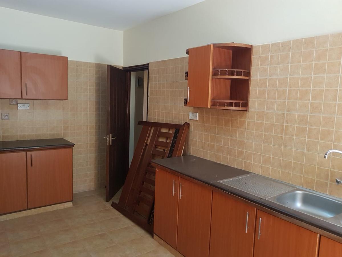 5 Bed Villa with En Suite in Lavington - 6