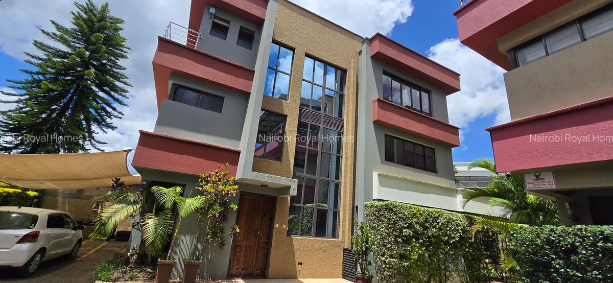 5 Bed Townhouse with En Suite at Lavington Road - 3