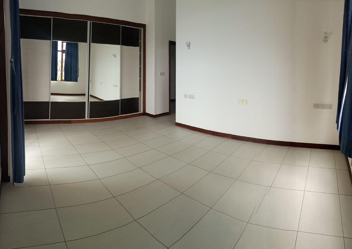 2 Bed Apartment with En Suite in Nyali Area - 4