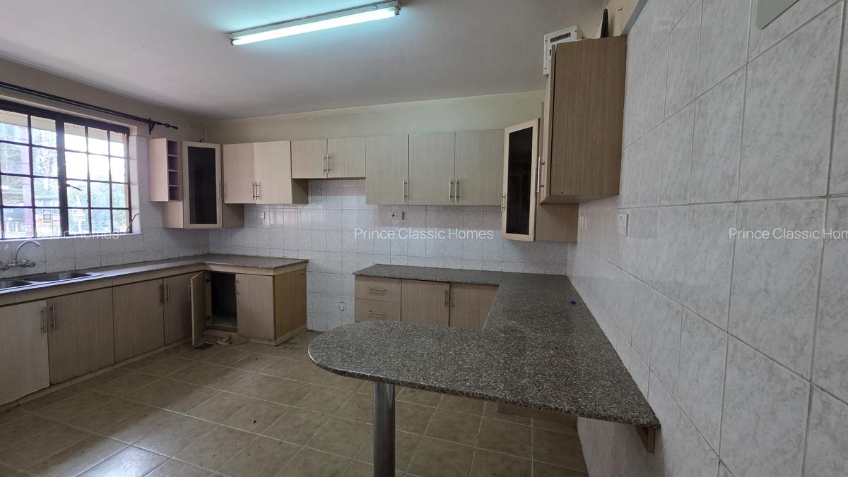 3 Bed Apartment with En Suite in Lavington - 10