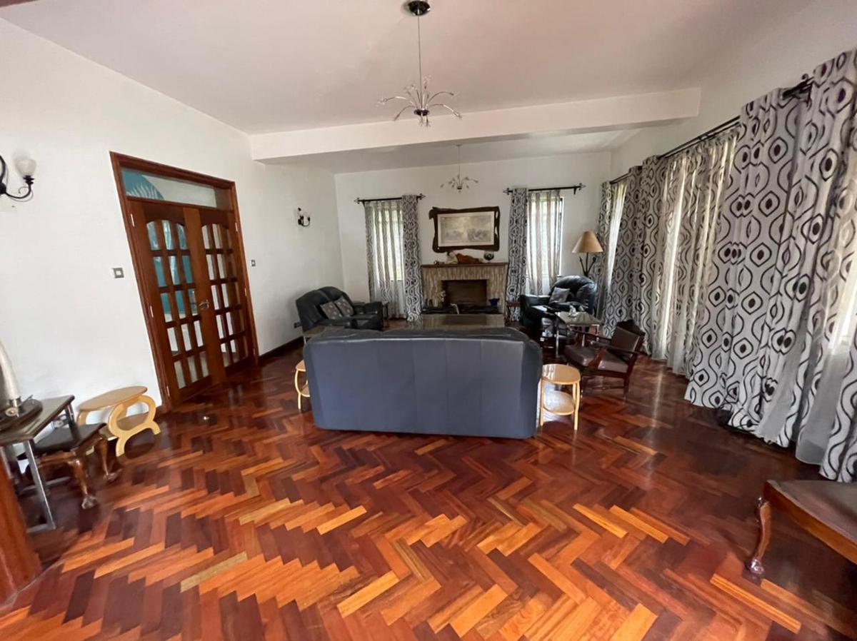 5 Bed Townhouse with En Suite in Lavington - 3