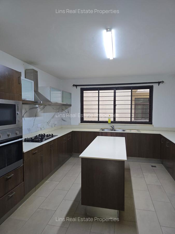 5 Bed Townhouse with En Suite in Lavington - 6