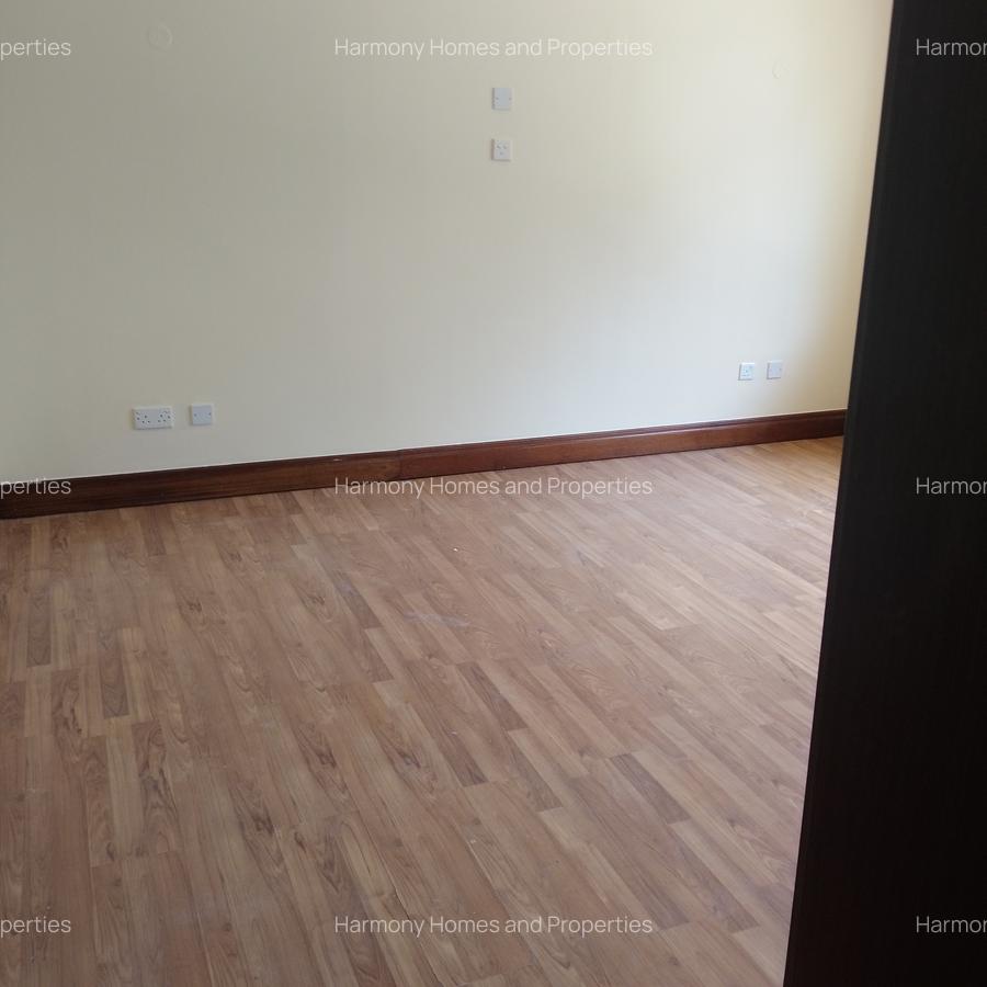 5 Bed Villa with En Suite at Brookside - 6