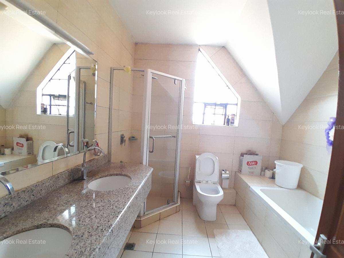 4 Bed Townhouse with En Suite at Lavington - 14