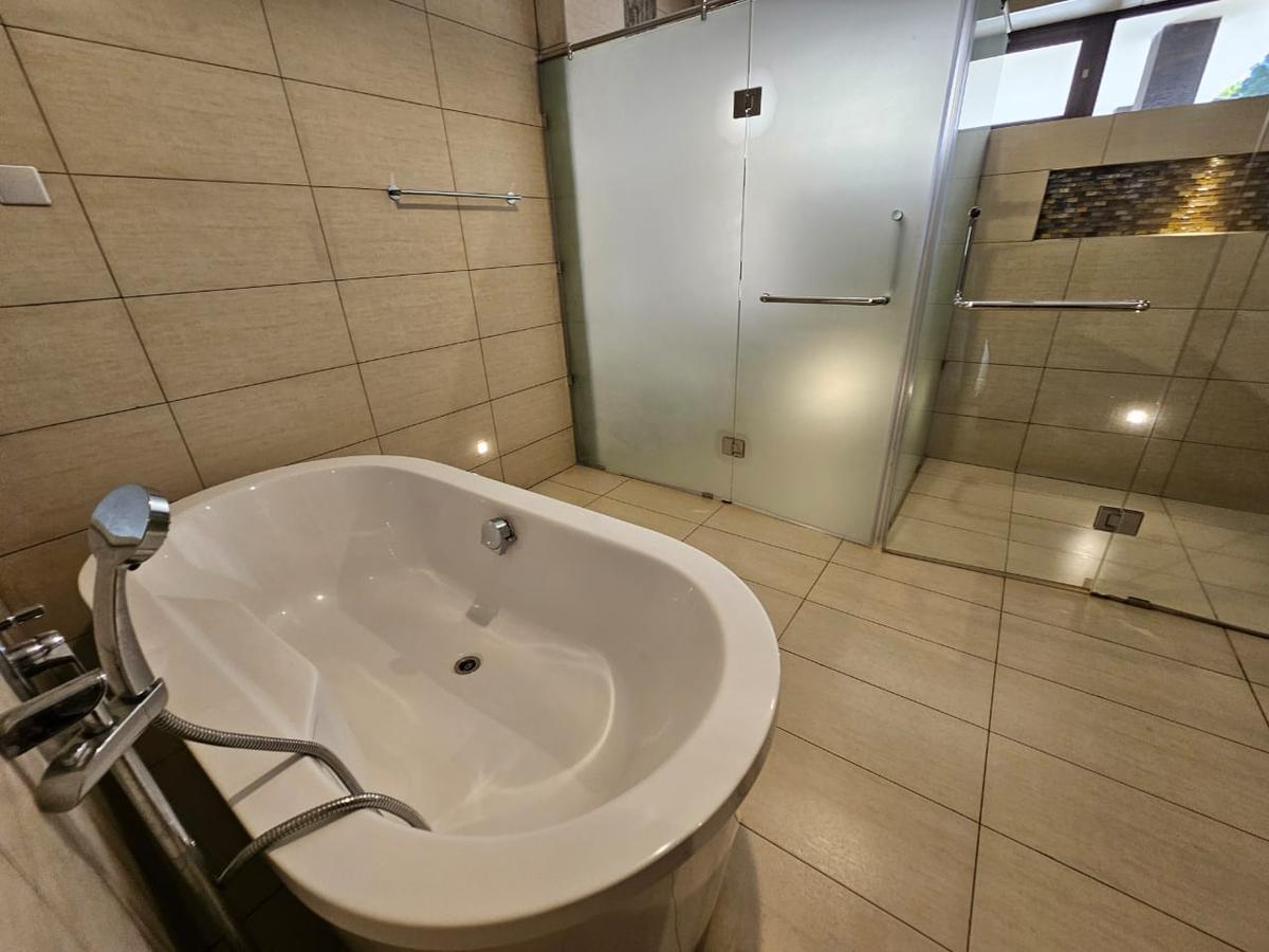 5 Bed Villa with En Suite in Lavington - 9