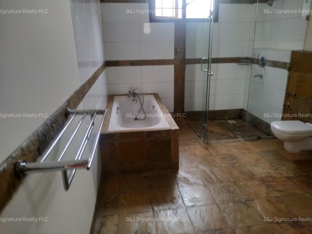 3 Bed Apartment with En Suite in Riverside - 14