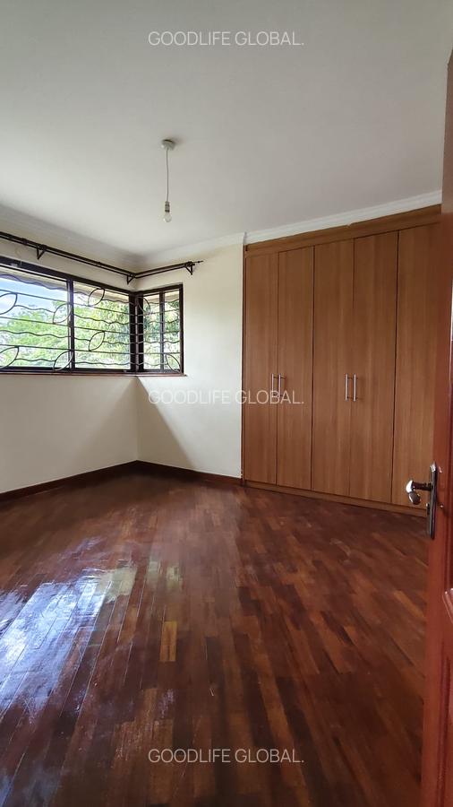 4 Bed House with En Suite at Ridgeways - 15