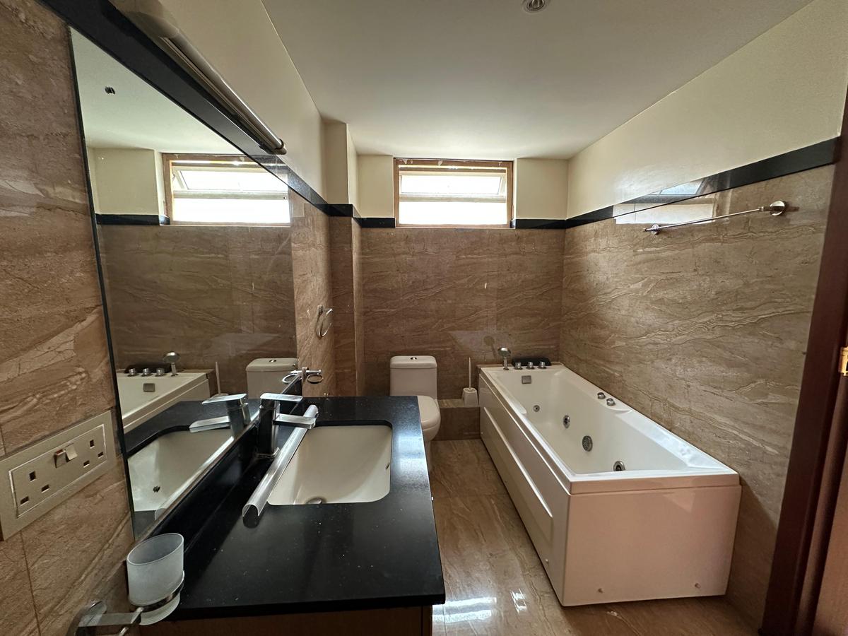 3 Bed Apartment with En Suite at Lavington - 11