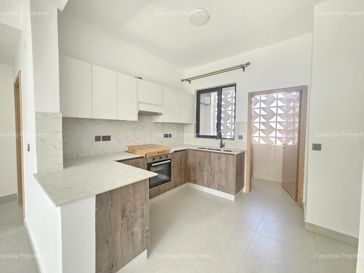 2 Bed Apartment with En Suite in Brookside - 3