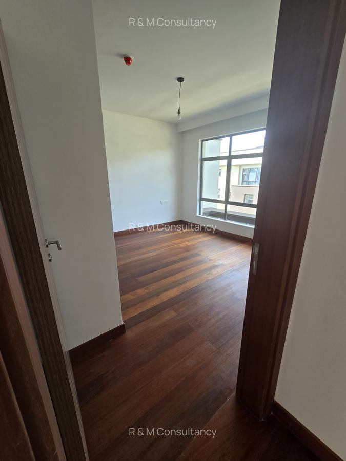 4 Bed House with En Suite at Two Rivers Mall - 10