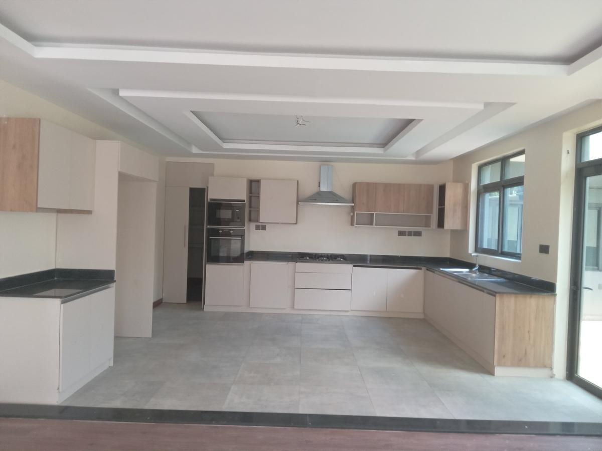 6 Bed Townhouse with En Suite at Lavington Area - 2