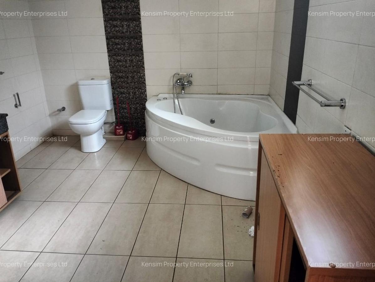 4 Bed Townhouse with En Suite in Lavington - 7