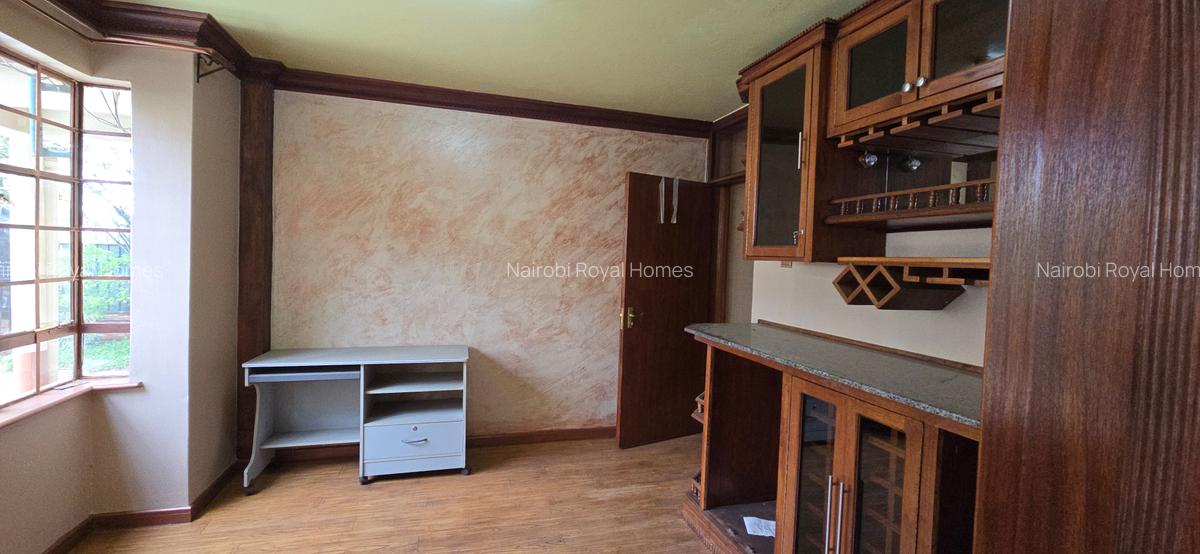 5 Bed Townhouse with En Suite at Lavington Road Green - 18