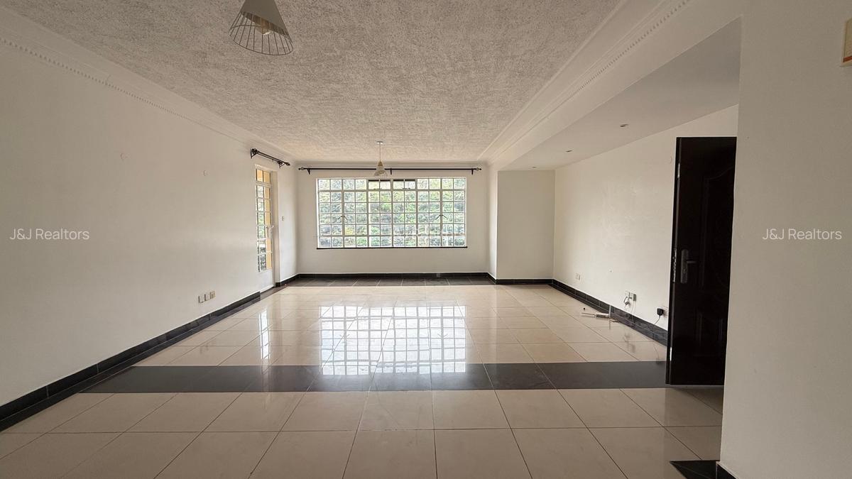 4 Bed Apartment with En Suite in Riverside - 1