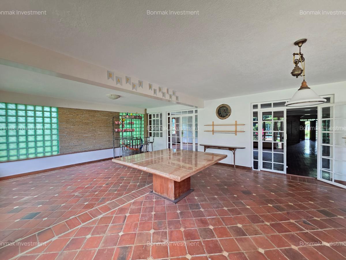 4 Bed House with En Suite at Old Runda. - 17