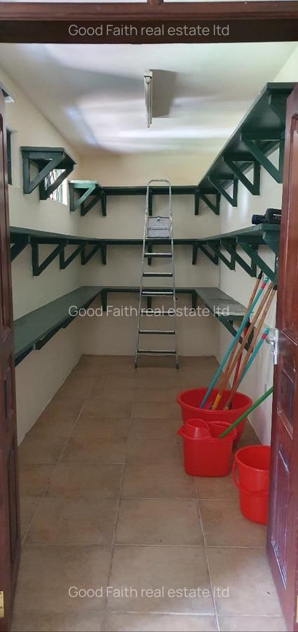 4 Bed House with En Suite in Runda - 8